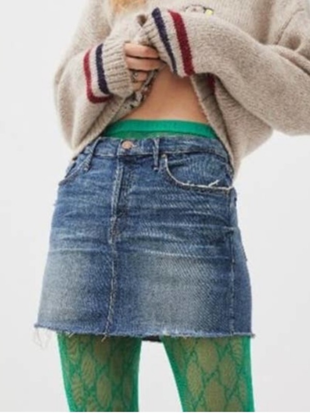 MOTHER The Vagabond Mini Fray Denim Skirt Size 29 Natural Born Trouble Jean Blue